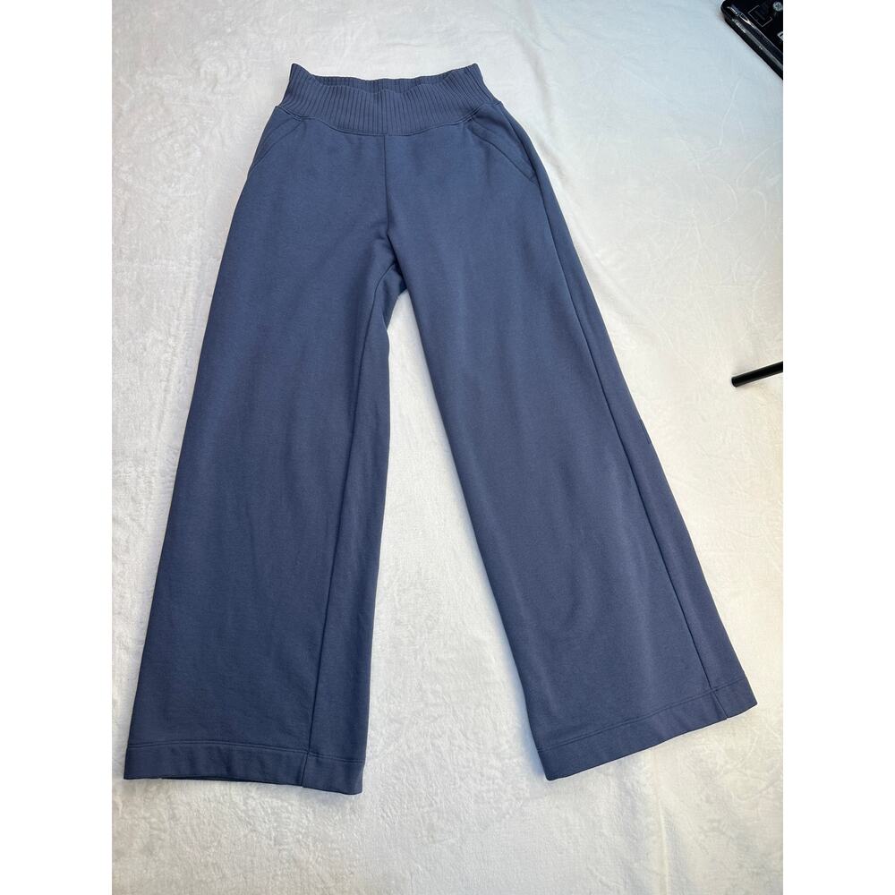 Alo Yoga Serenity Wide Leg Sweatpant Bluestone Size Small EUC Sweatpants - Picture 10 of 16